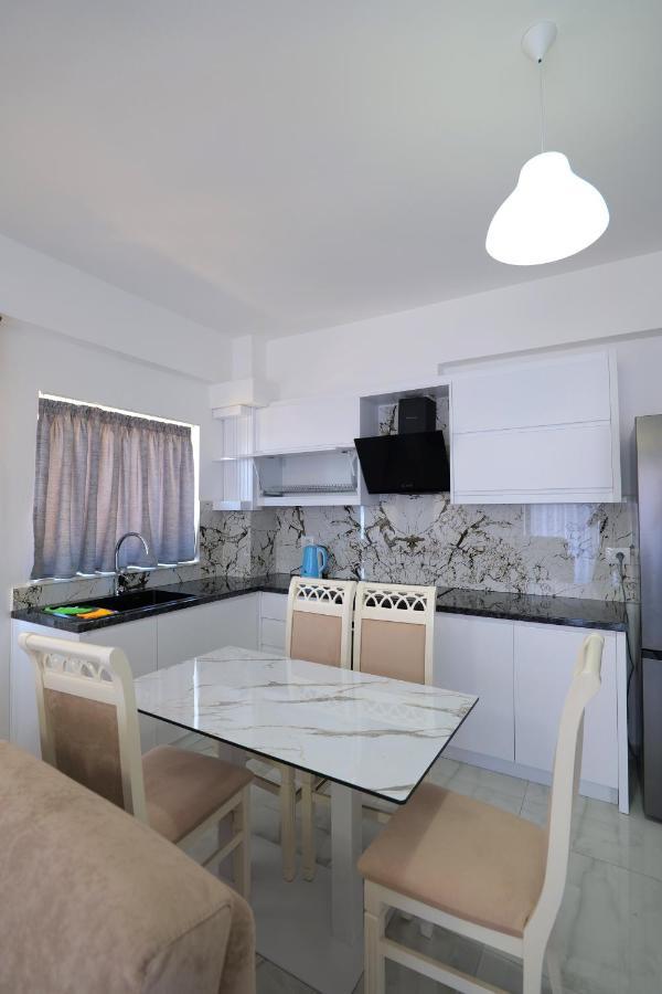 Arijons Apartments Sarandë 外观 照片